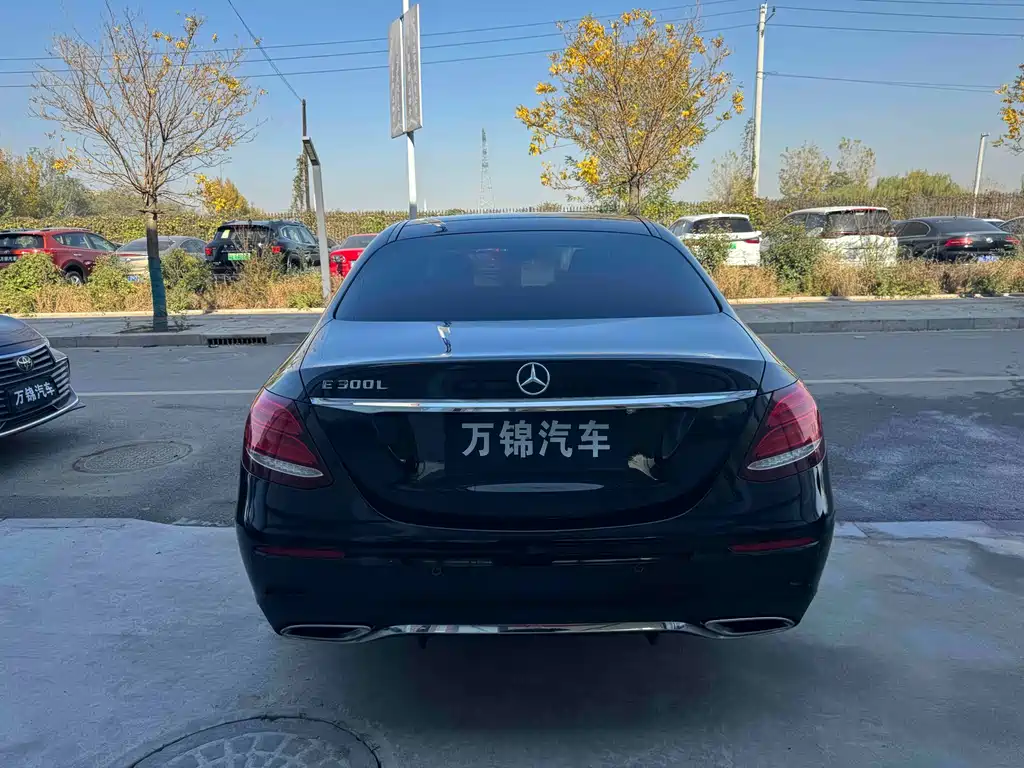 MERCEDES-BENZ E CLASS