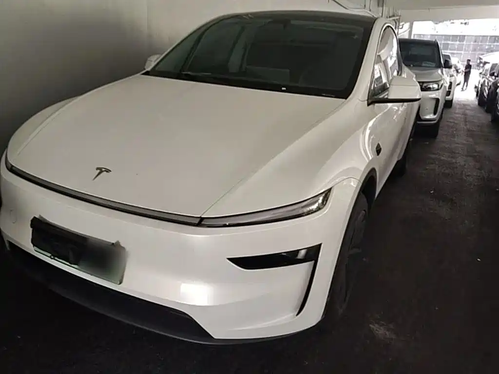Tesla Model Y 2025
