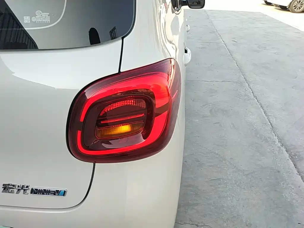 Wuling MINIEV — миниатюра 8