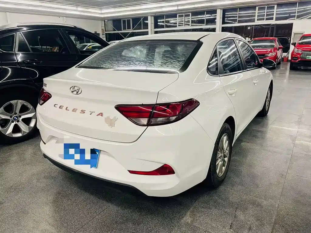 Hyundai Elantra — миниатюра 6