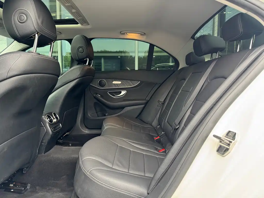 Mercedes-Benz C-Class — миниатюра 16