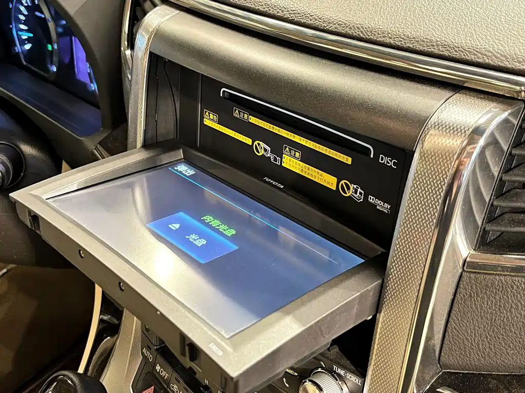 Toyota Alphard — миниатюра 28