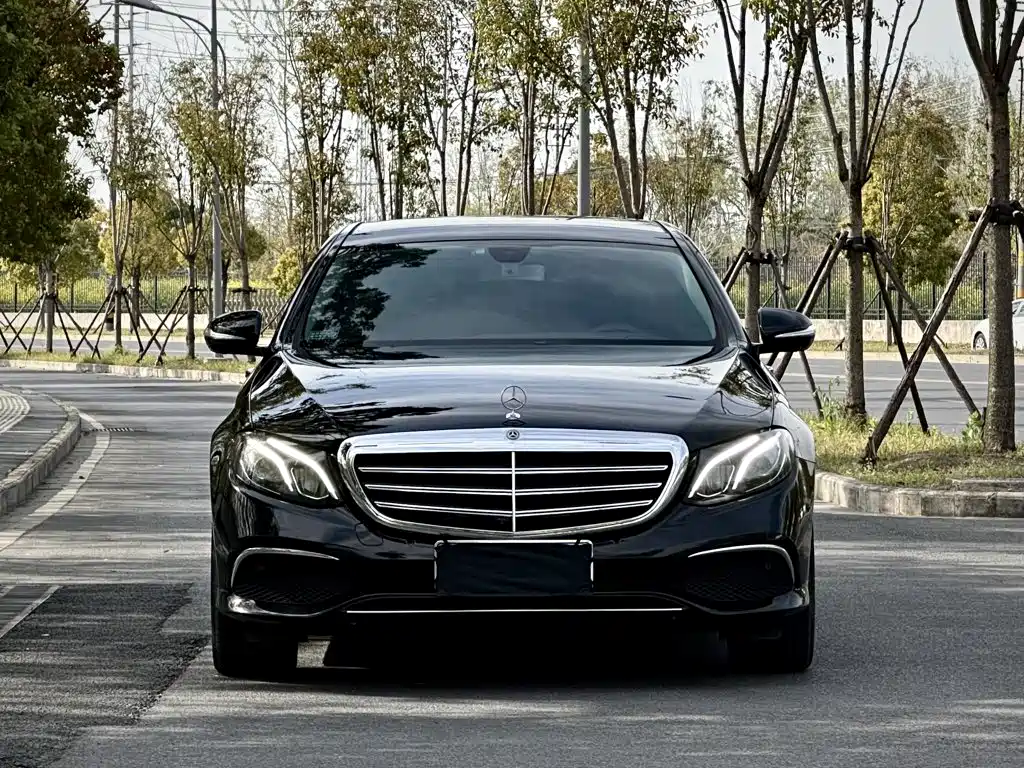 Mercedes-Benz E-Class — миниатюра 2