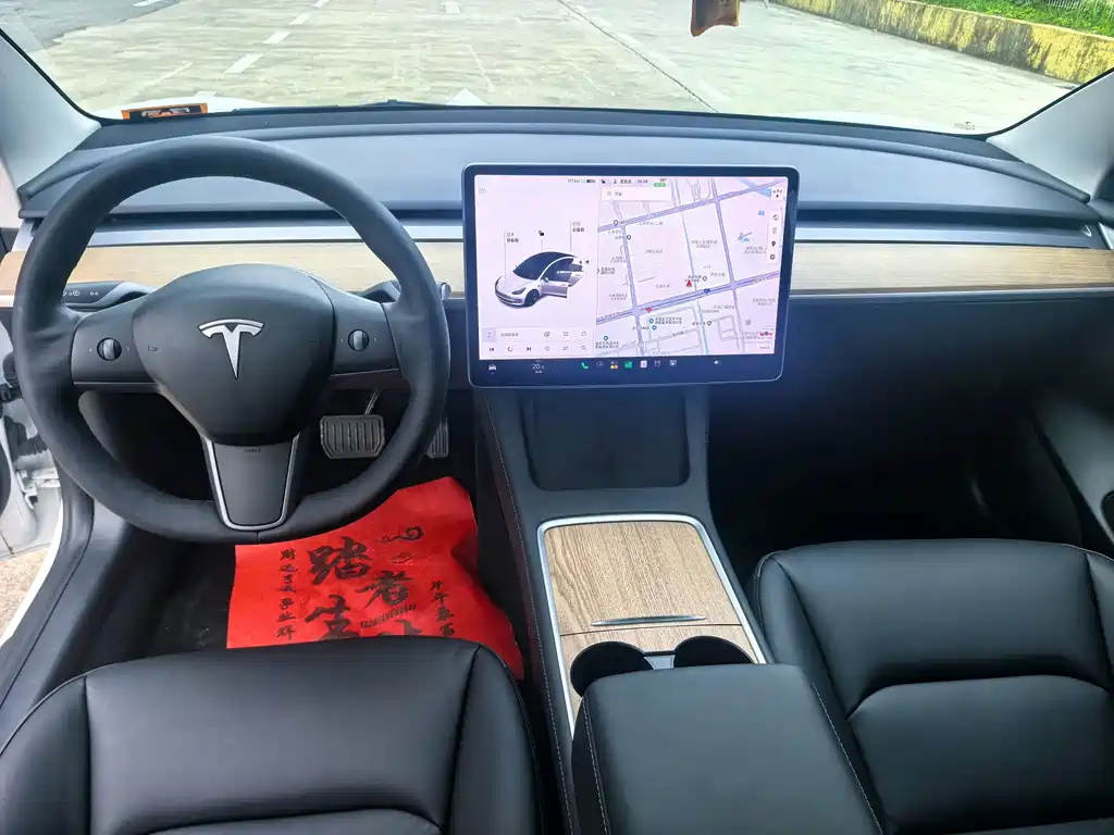 Tesla Model 3 — миниатюра 9