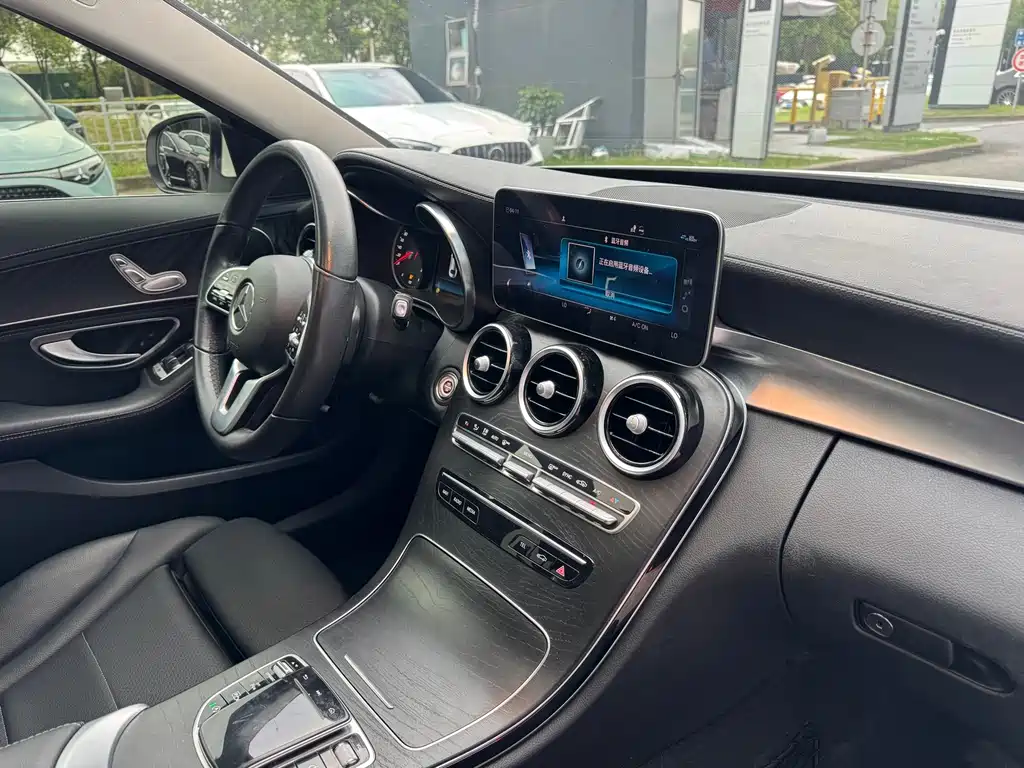 Mercedes-Benz C-Class — миниатюра 11