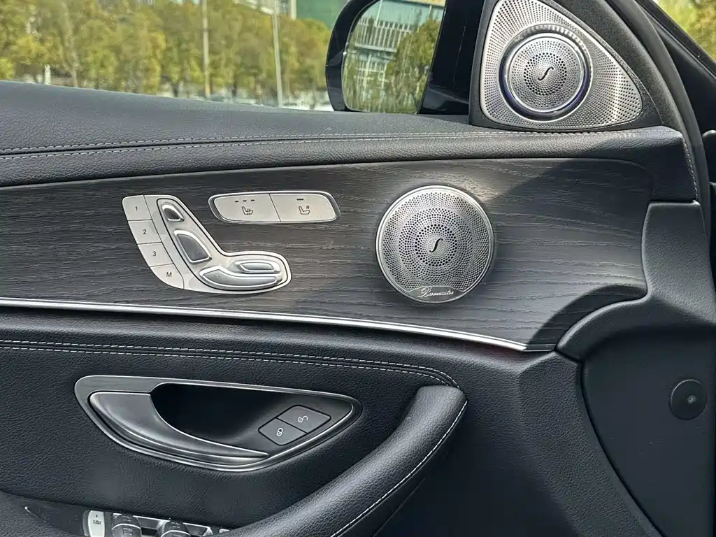 Mercedes-Benz E-Class — миниатюра 15