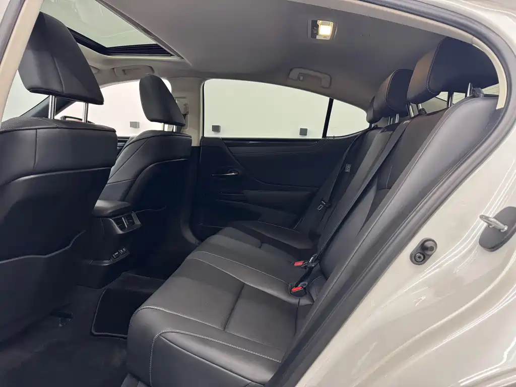 Lexus ES — миниатюра 5