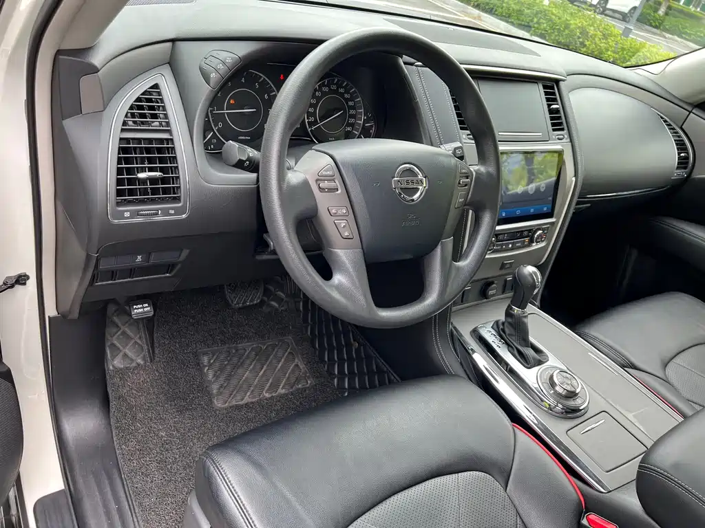 Nissan Patrol — миниатюра 8