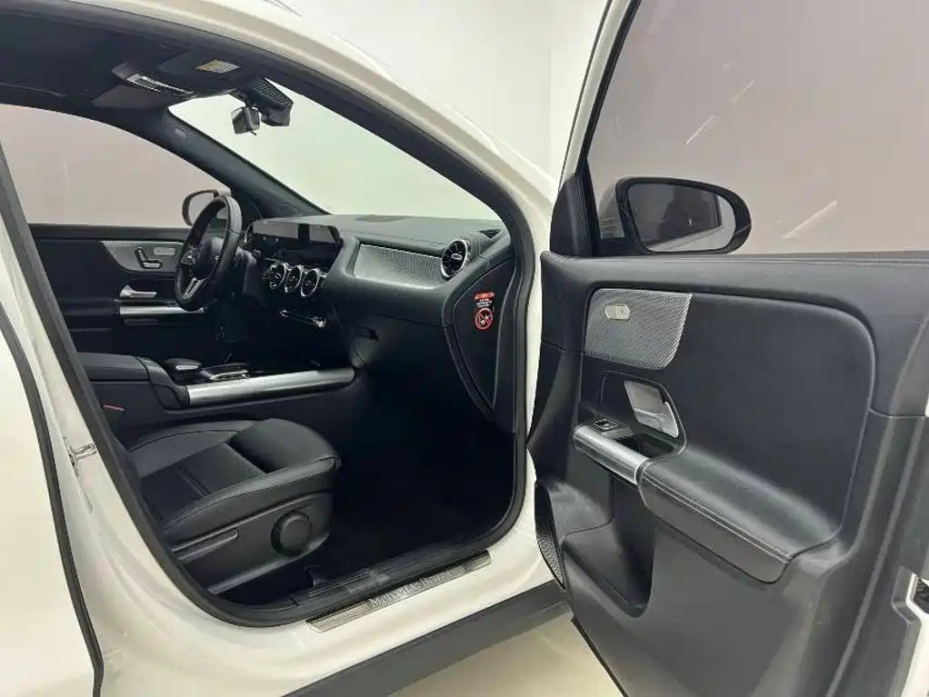Mercedes-Benz GLA — миниатюра 10