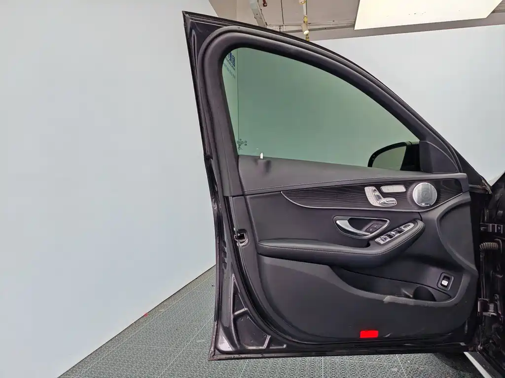 Mercedes-Benz C-Class — миниатюра 13