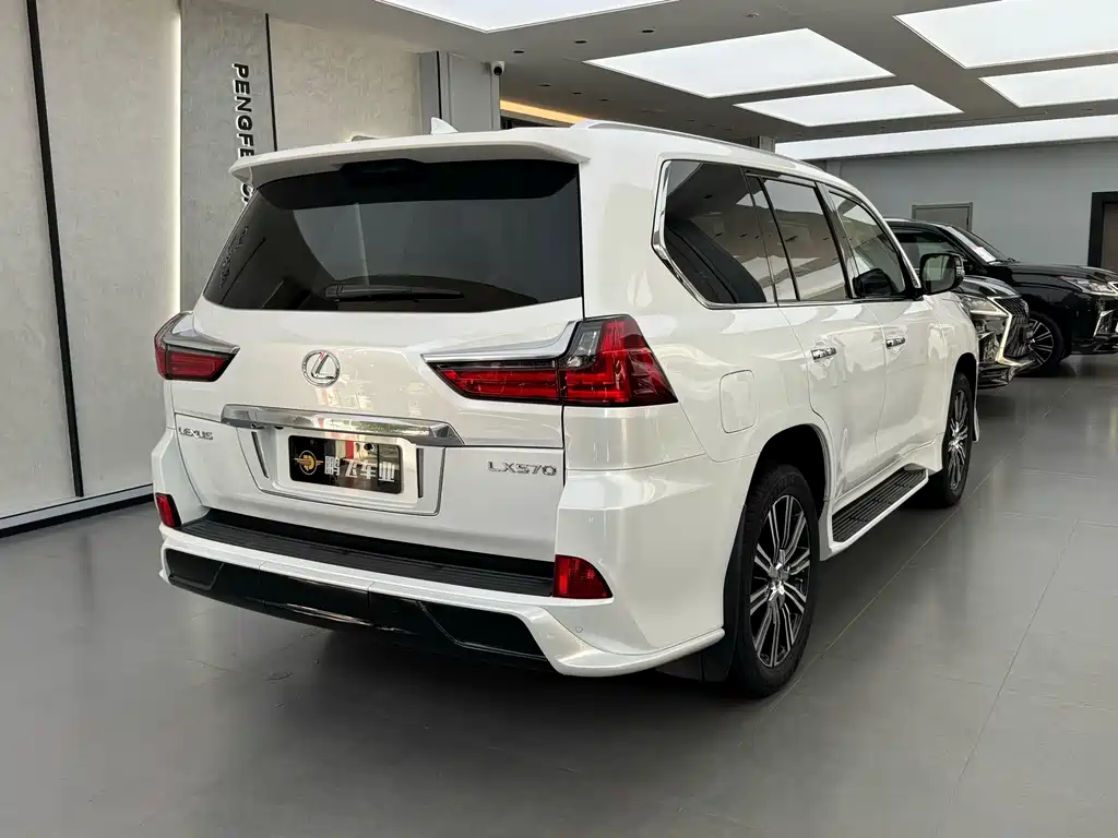 Lexus LX — миниатюра 19