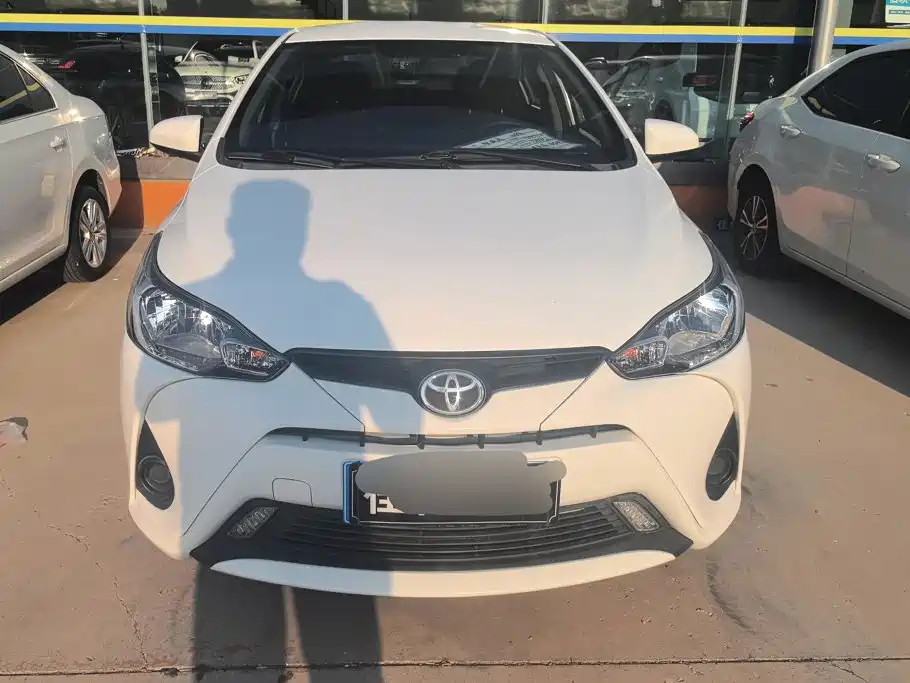 Toyota Yaris L — миниатюра 2