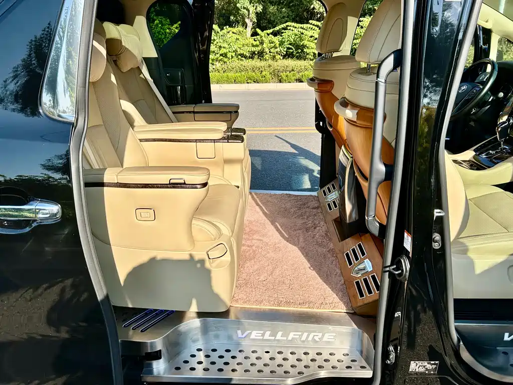 Toyota Vellfire — миниатюра 16