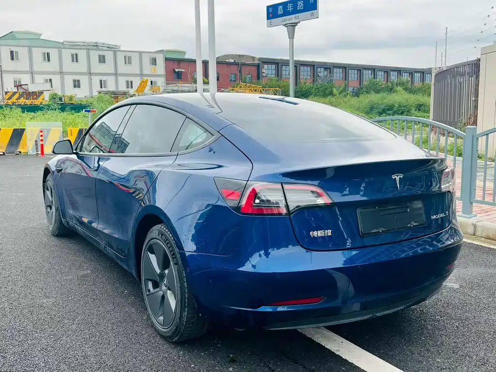 Tesla Model 3 — миниатюра 7
