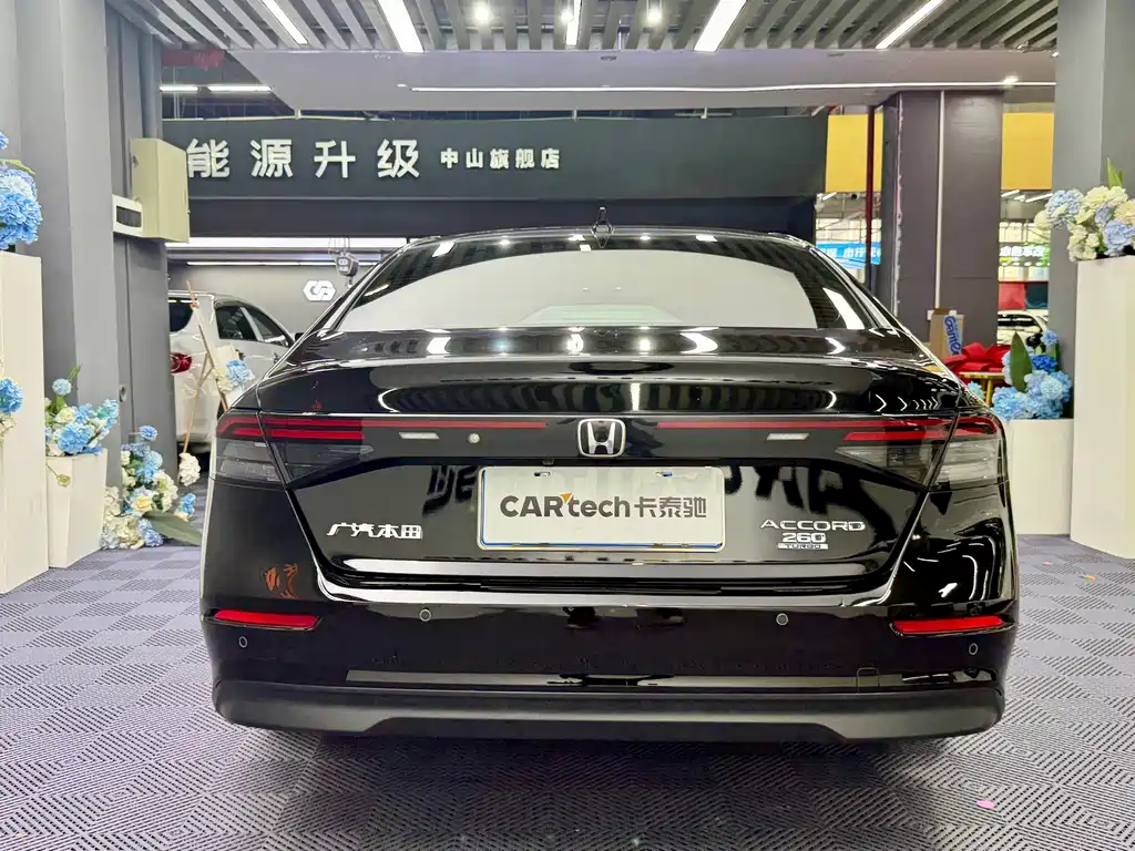 Honda Accord — миниатюра 13