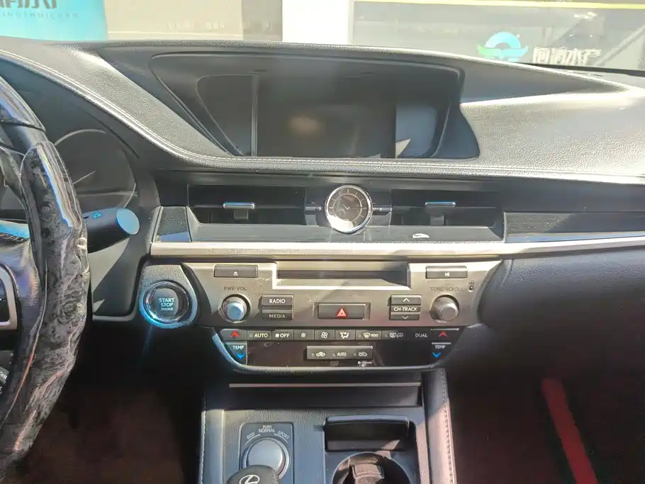 Lexus ES — миниатюра 13