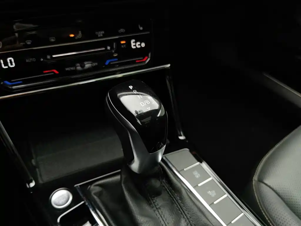 Volkswagen Passat PHEV — миниатюра 13