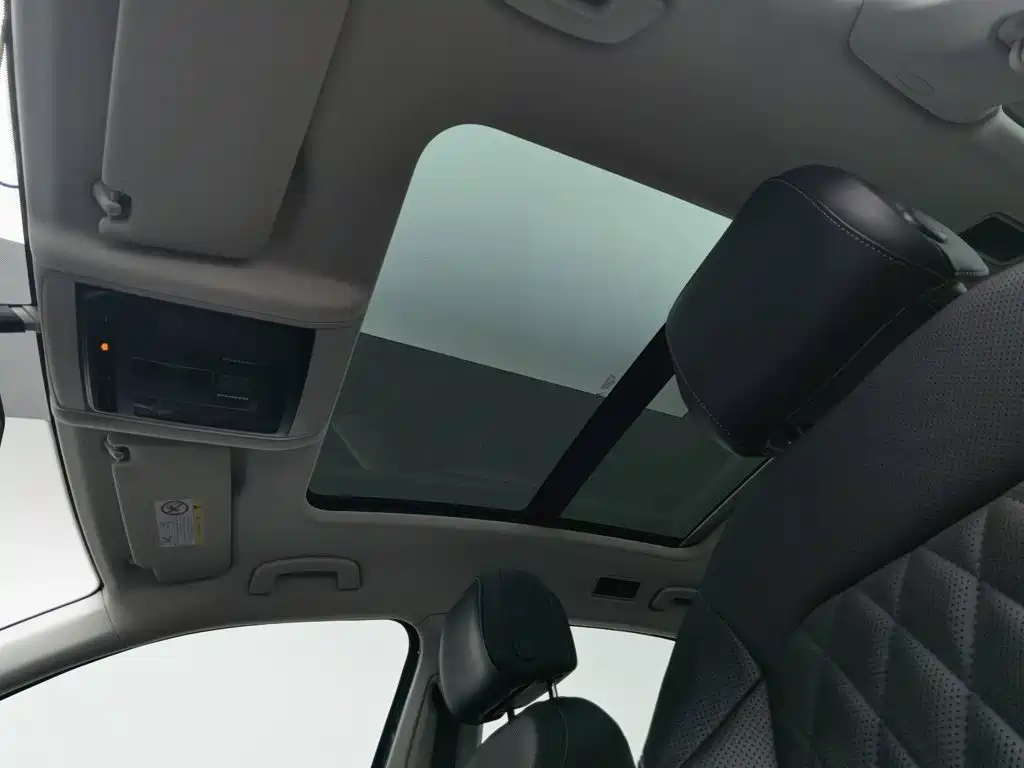 Volkswagen Passat PHEV — миниатюра 14