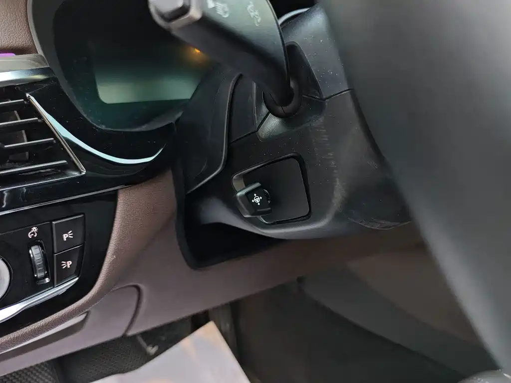 BMW 5 Series New Energy — миниатюра 19