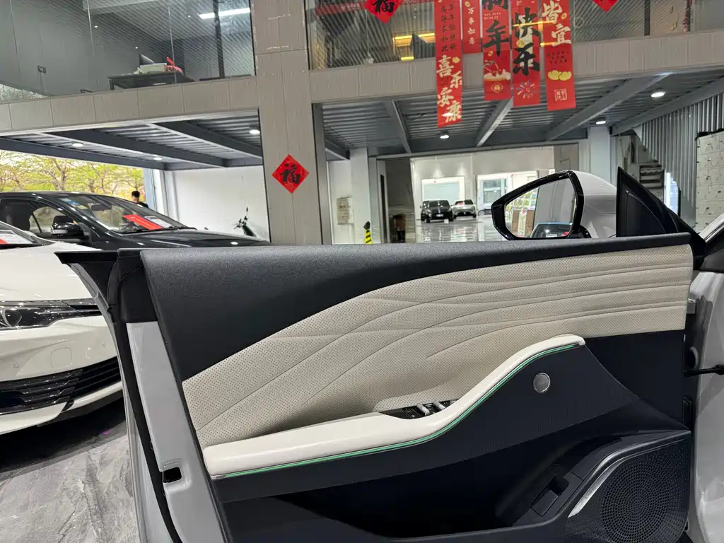 GEELY GALAXY GALAXY E8