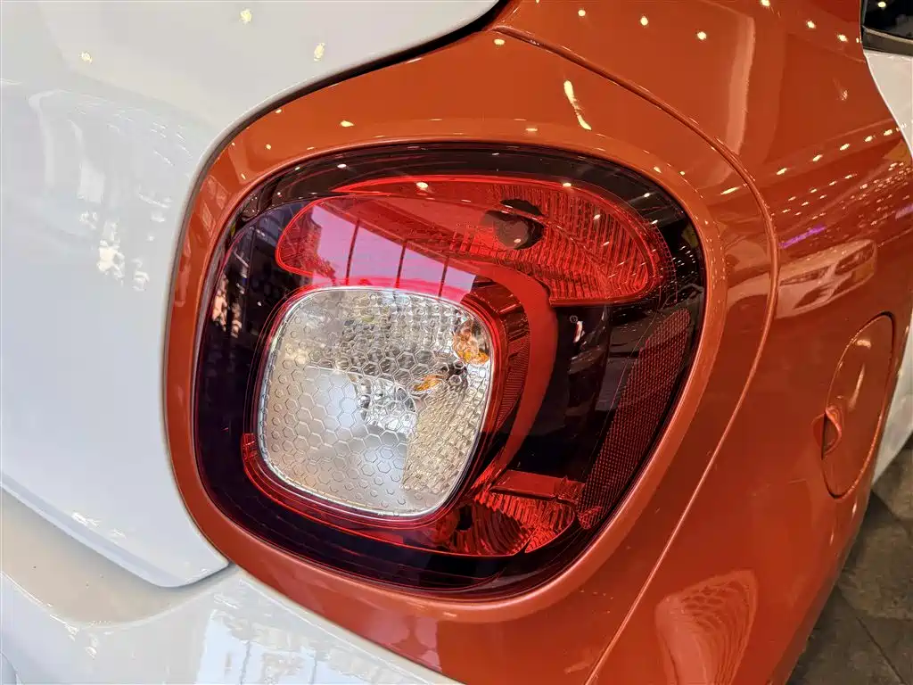Smart forfour 1.0L 52 kW Lively Edition, фото 11