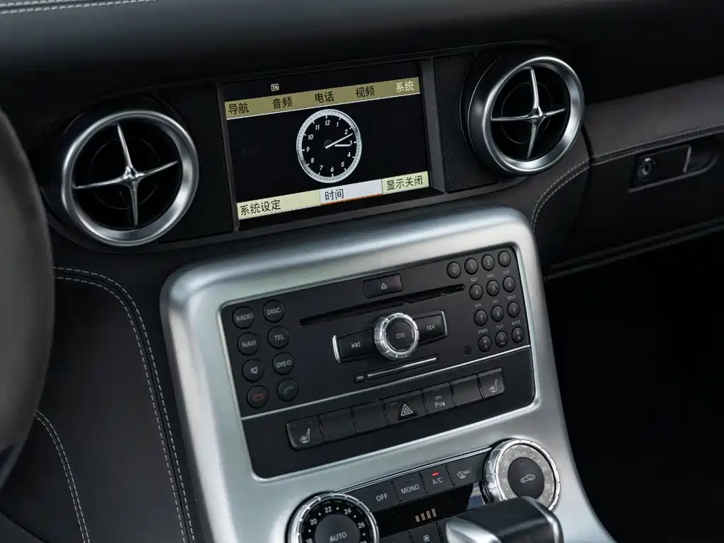 Mercedes-Benz SLS AMG — миниатюра 13