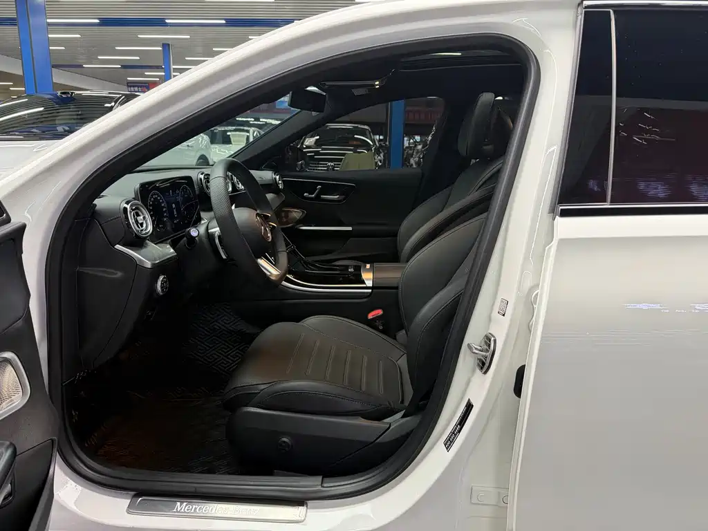 Mercedes-Benz C-Class — миниатюра 6