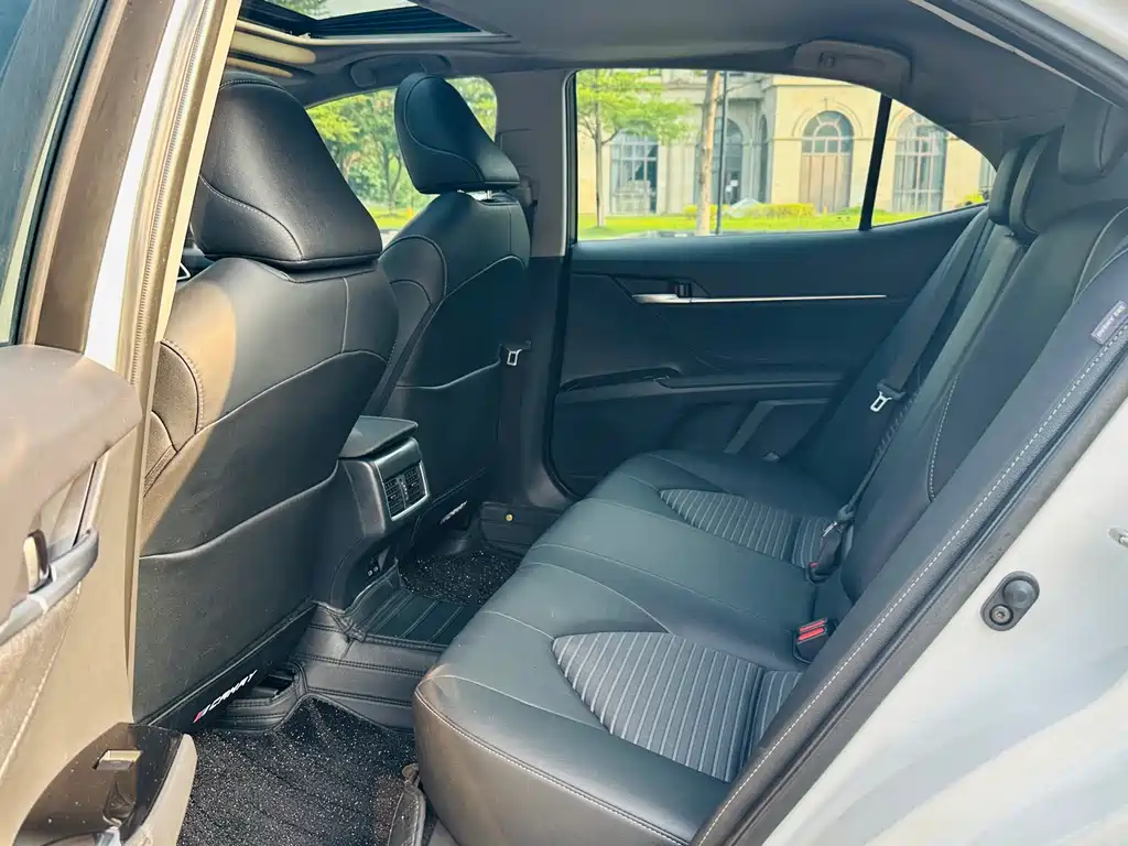 Toyota Camry — миниатюра 15