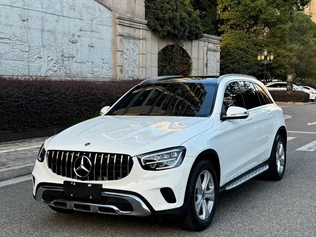 MERCEDES-BENZ GLC