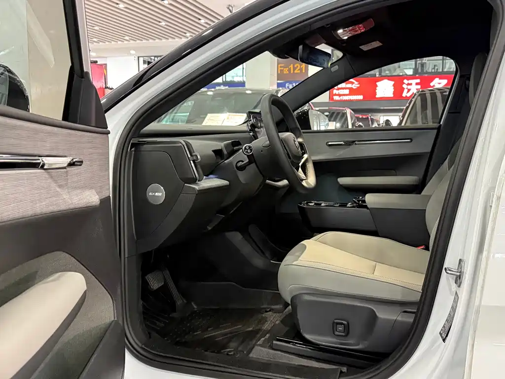 Volvo EX30 — миниатюра 6