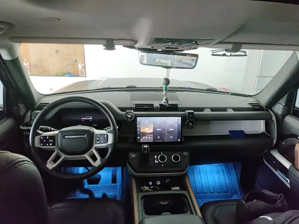 Land Rover Defender — миниатюра 4