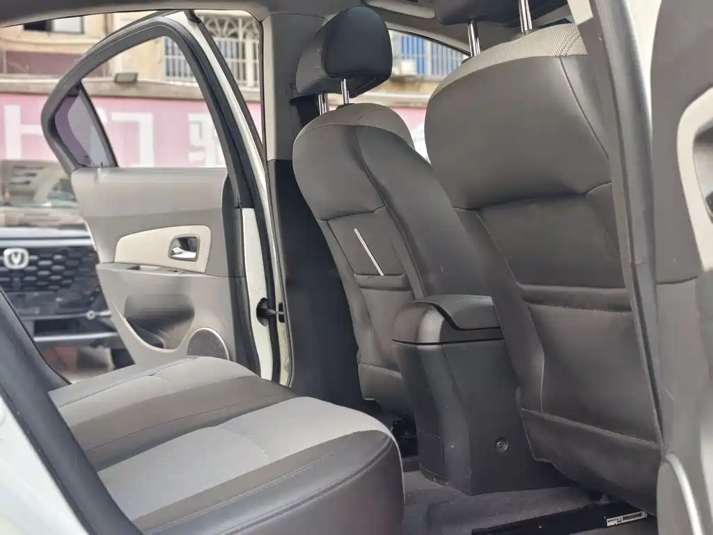 Chevrolet Cruze — миниатюра 12