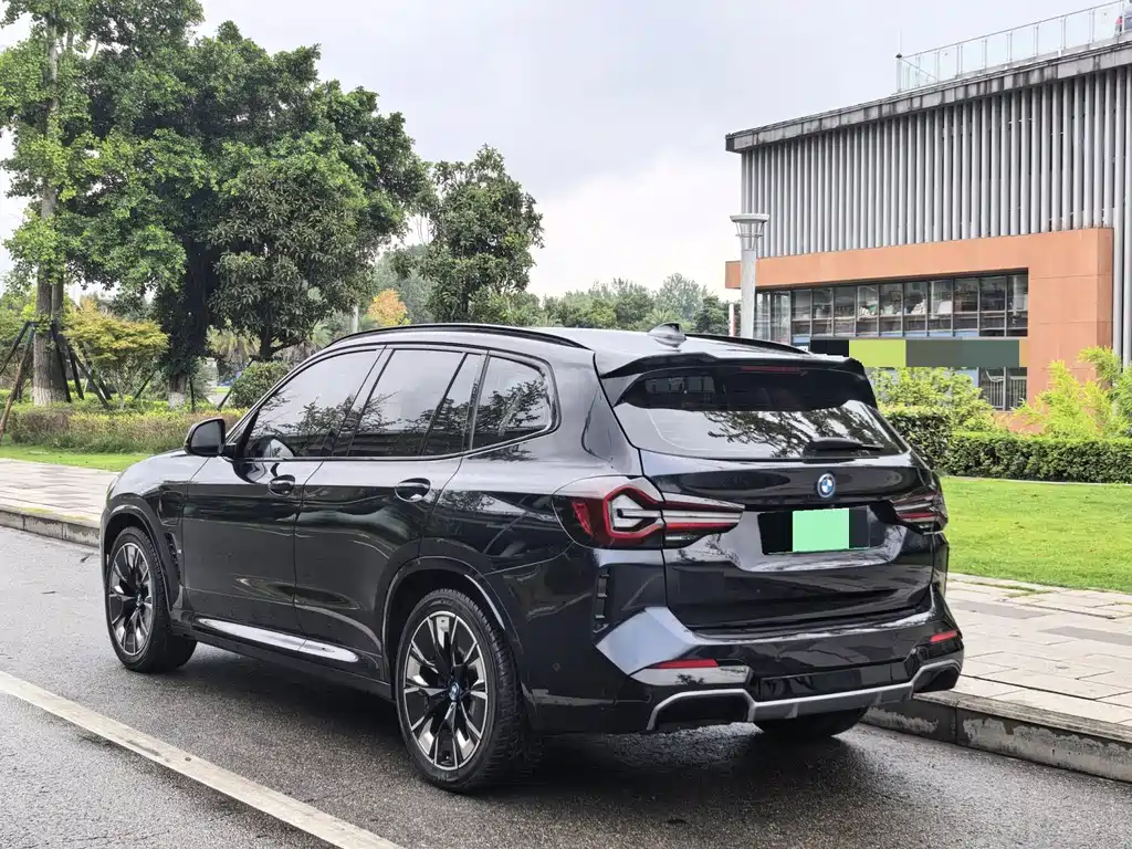 BMW iX3 — миниатюра 7