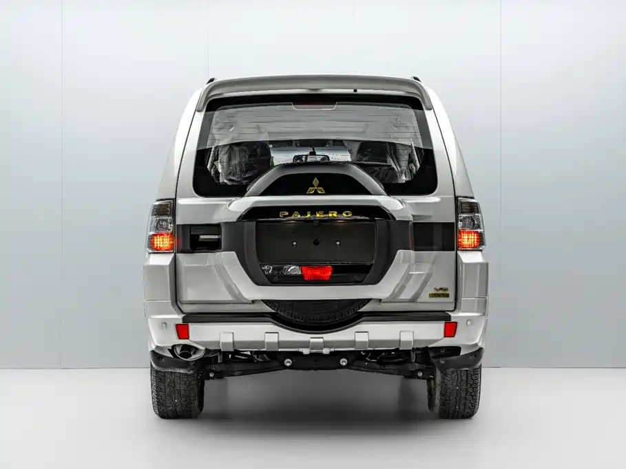 Mitsubishi Pajero (Import) — миниатюра 6