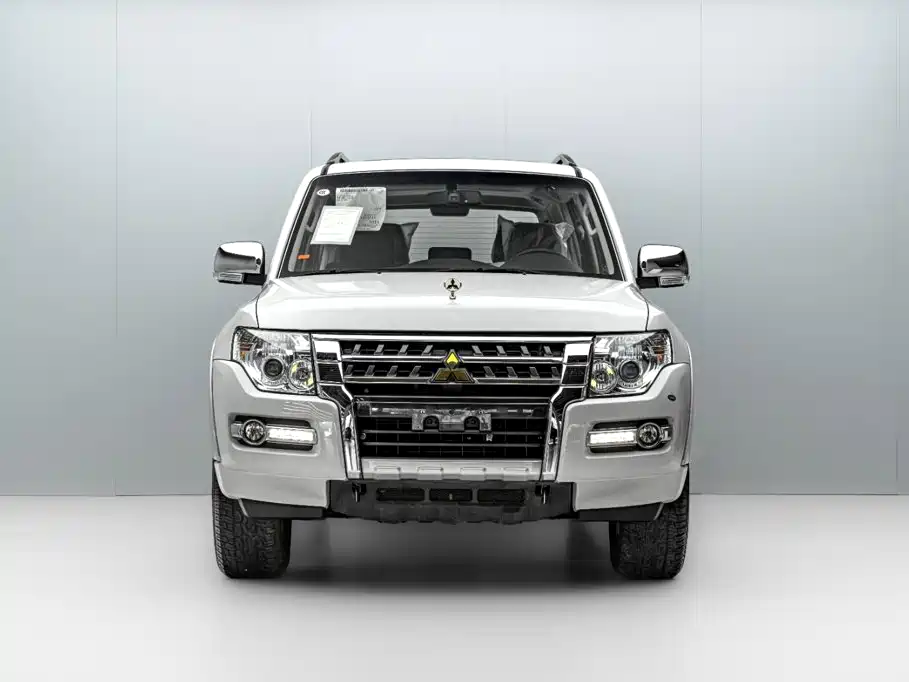 Mitsubishi Pajero (Import) — миниатюра 2