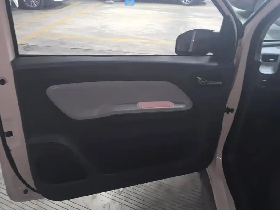 Wuling MINIEV — миниатюра 7