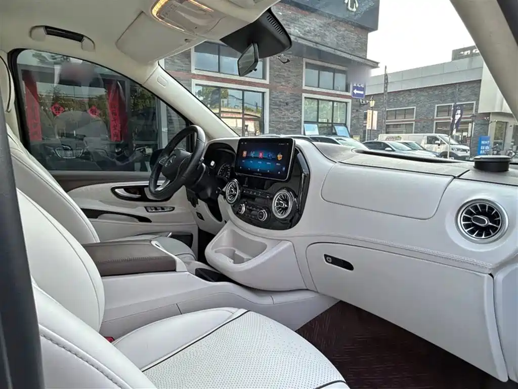 Mercedes-Benz Vito 2021 2.0T 7 мест
