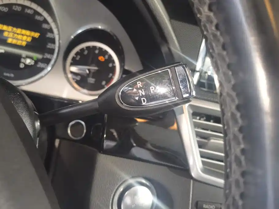Mercedes-Benz E-Class — миниатюра 16