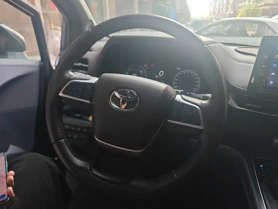 Toyota Sienna — миниатюра 15