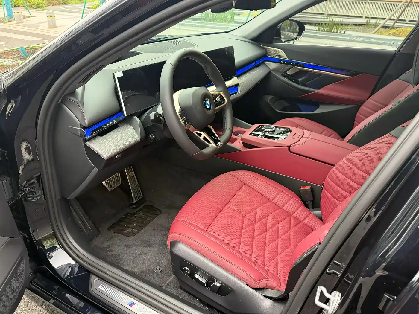 BMW 5 series 2026 Черный из Китая, фото 4