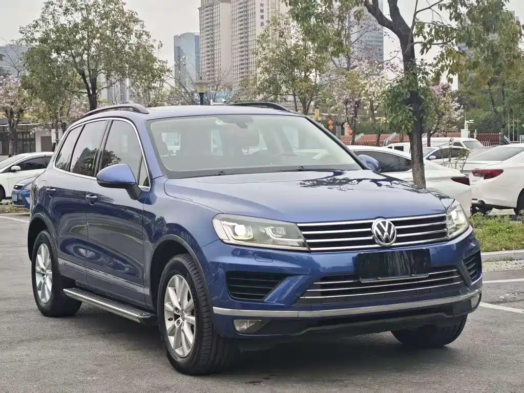 VOLKSWAGEN TOUAREG