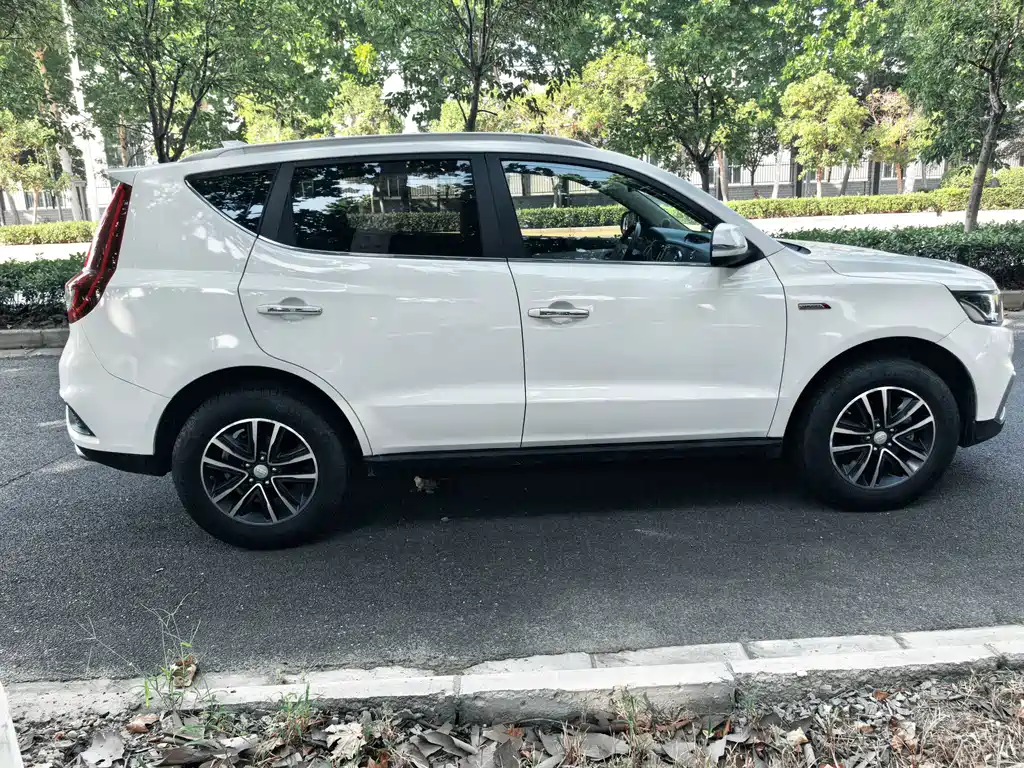 Geely Vision X6 — миниатюра 7