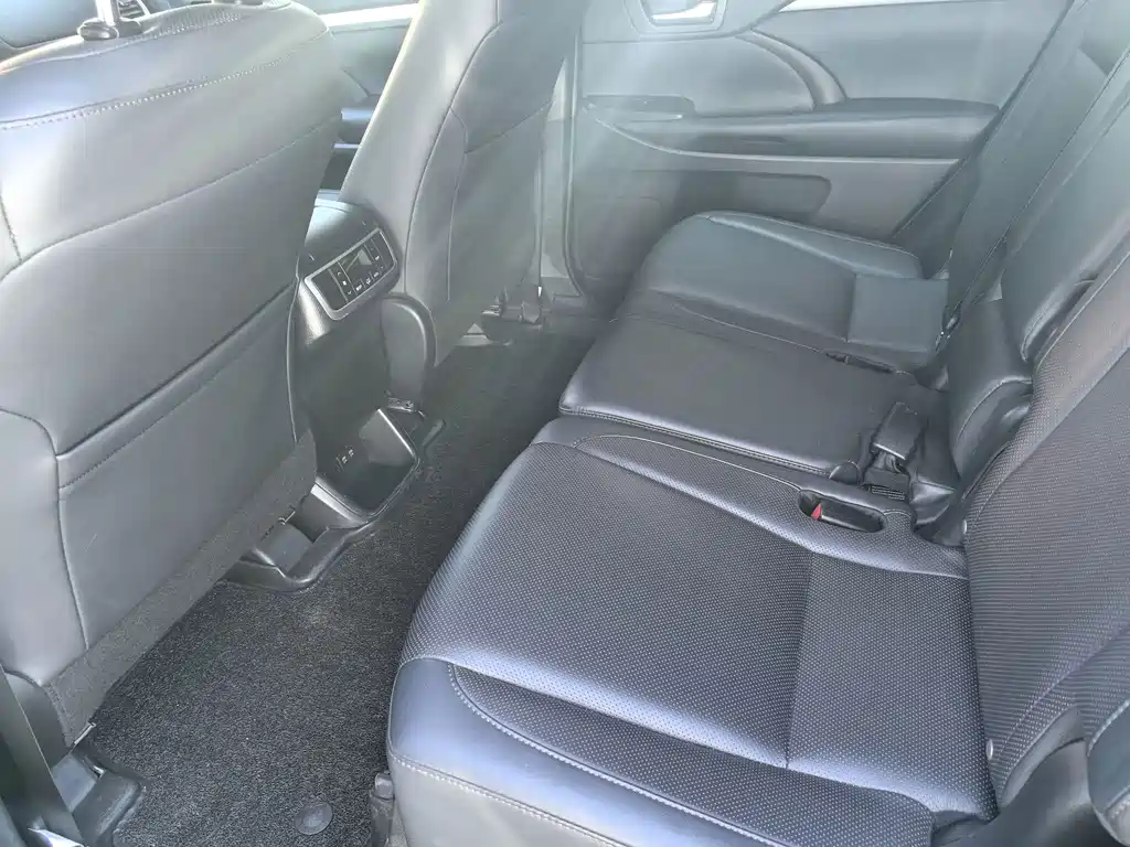 Toyota Highlander — миниатюра 5