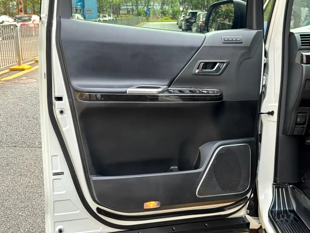 Toyota Alphard — фотографии объявления, Фото 16