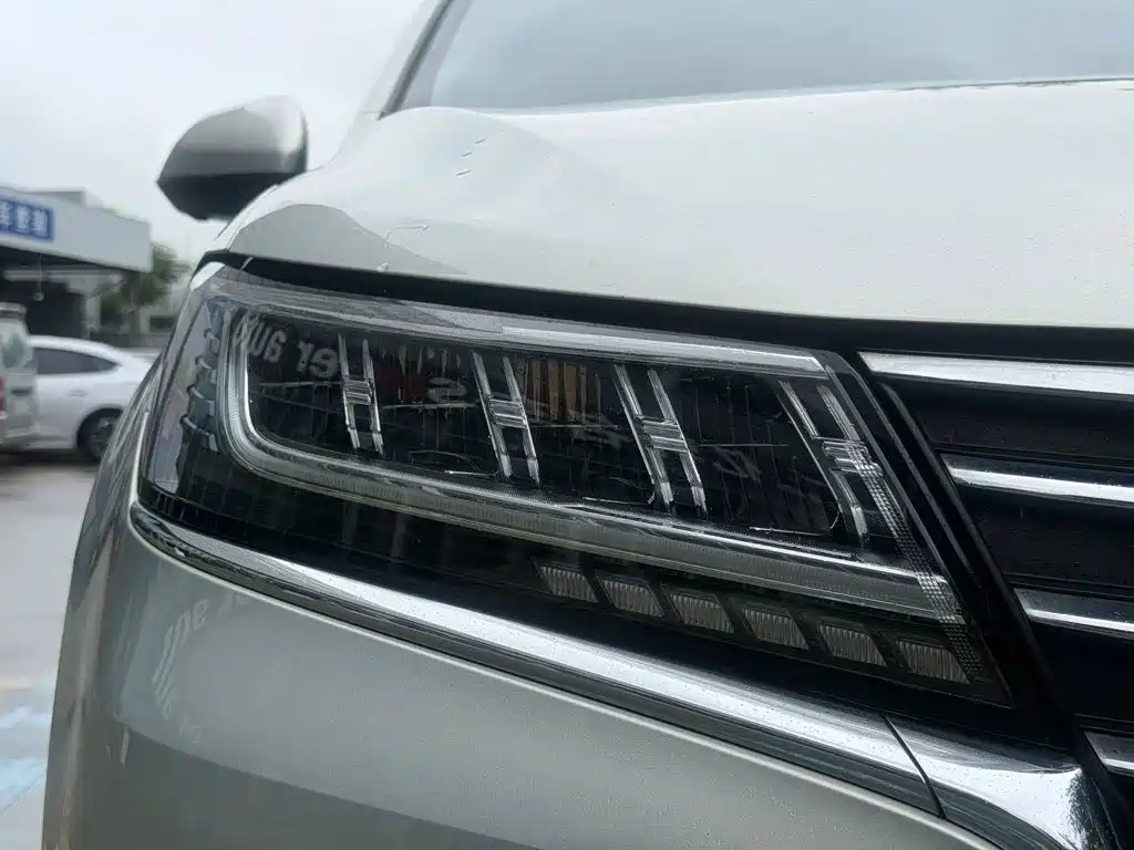 Roewe RX5 New Energy — миниатюра 3