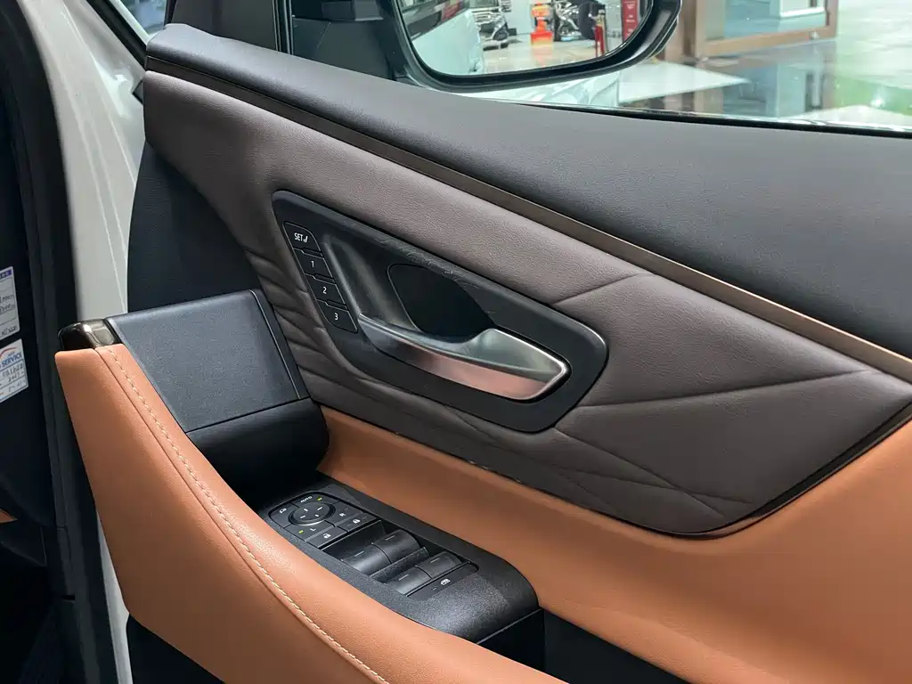Toyota Vellfire - фото 14