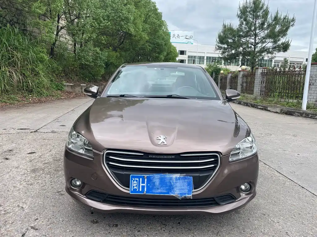Peugeot 301 2014 1.6L MT Comfort