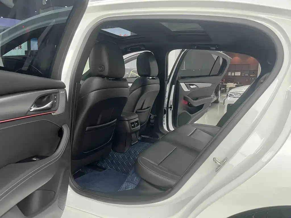 Cadillac CT5 — миниатюра 6