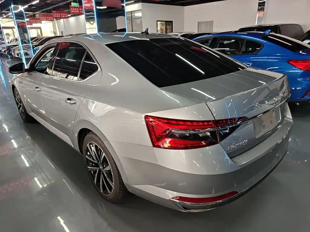 Skoda Superb — миниатюра 5