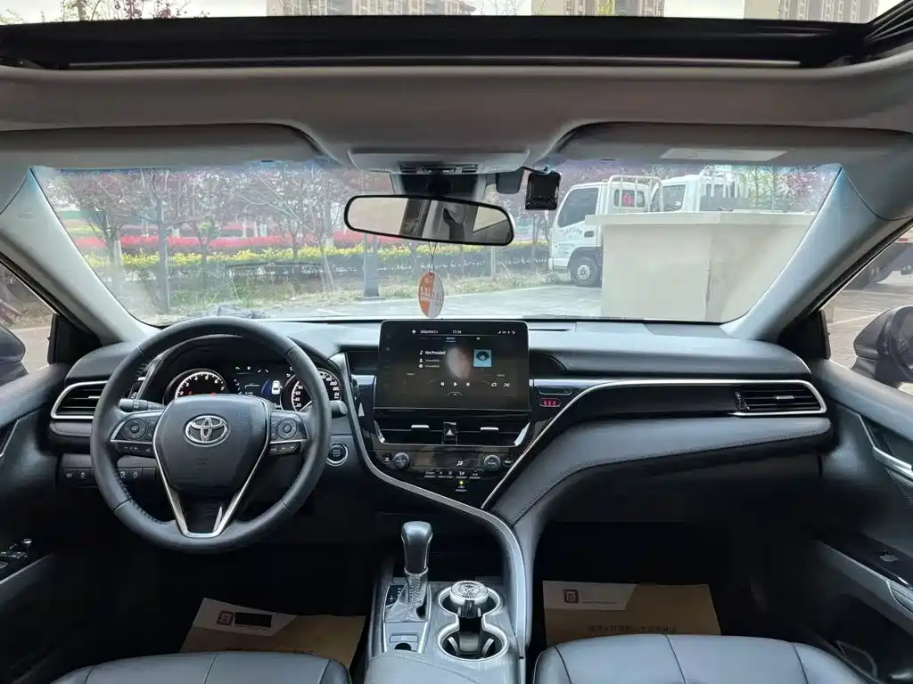 Toyota Camry — миниатюра 12